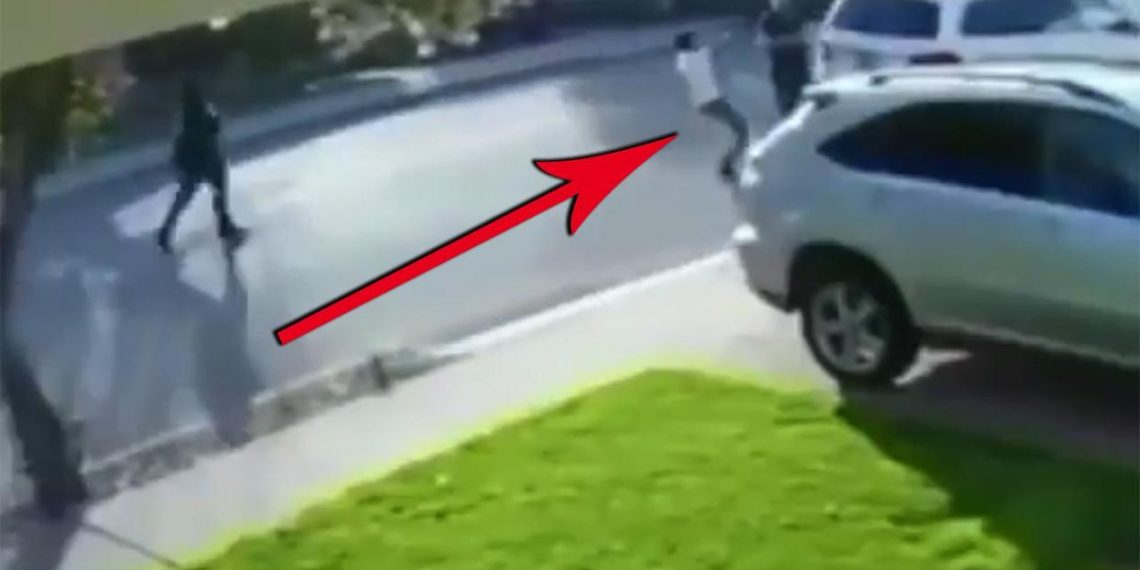 Dude Attempts Armed Robbery, Squeals Like a Pig After Getting Body-Slammed Instead