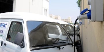 New Bill Would Force Military to Transition Noncombat Vehicles to Electric
