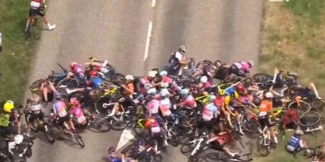 First-ever female Tour de France sees massive 30-bike pileup