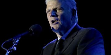 Franklin Graham Sees a Country ‘in Trouble’ and Calls for FBI Release of Mar-a-Largo Search Warrant