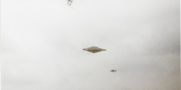 The ‘Holy Grail’ of Hard Evidence: One of The Most “Spectacular” UFO Photos Ever Taken