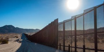 Texas law enforcement officers thwart human smuggling, arrest convicted criminals near border