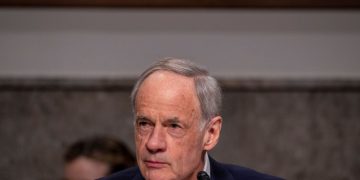 Dem Senator Who Said Economy Headed in ‘Right Direction’ Bets Up to $110K Against US Economy