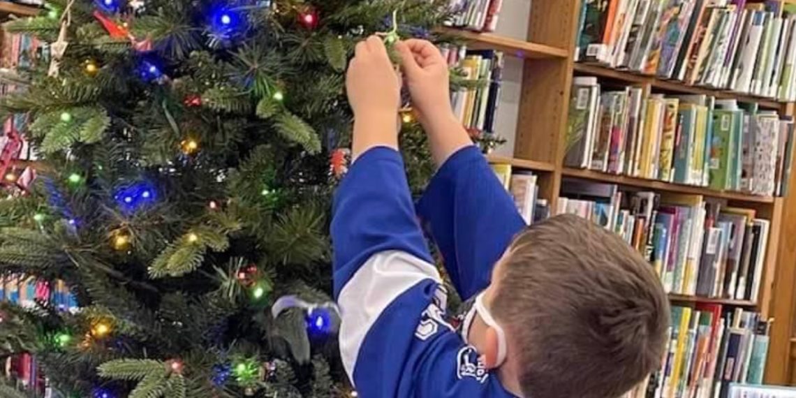 Public Library Refuses to Erect Christmas Tree Because It Made People ‘Uncomfortable’