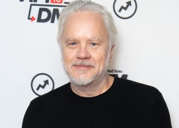 Tim Robbins Says COVID Has Become a “New Religion”