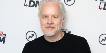 Tim Robbins Says COVID Has Become a “New Religion”