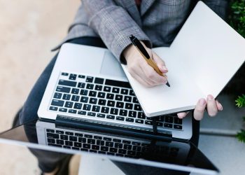 Revisiting the Journalism-Commentary Distinction