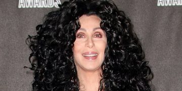 Leftwing Personality Cher Attacks Anti-vaxxers Claiming They Are Responsible for Her “Major B*tch” Flu