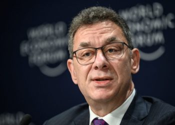 Pfizer CEO Made ‘Misleading’ Statements on Vaccinating Children Against COVID-19: UK Watchdog