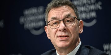 Pfizer CEO Made ‘Misleading’ Statements on Vaccinating Children Against COVID-19: UK Watchdog