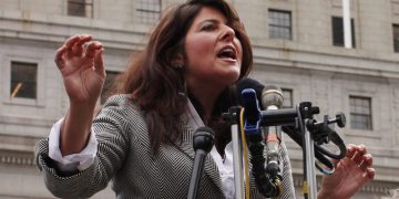 Ex-Clinton Advisor Apologizes to Conservatives over Jan 6 after Reviewing Real Footage