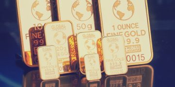 Gold Exceeds $2,000 to Hit Record Annual Level Amid Weak Economic Data