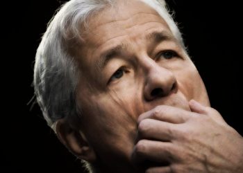 Jamie Dimon Sees Rough Times Ahead for Smaller Banks, Predicting Interest Rates as High as 7 Percent
