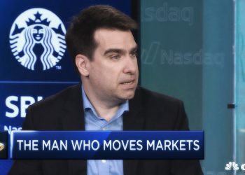 JPMorgan Advises Cutting Equities, Buying Gold