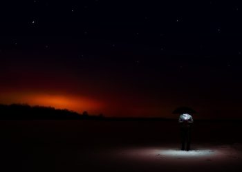 The UFO Coverup “Bombshell” Is Conveniently Timed, and That Should Worry You