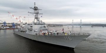 US Deploying Fighter Jets, Navy Destroyer to Gulf After Iran Attempts to Seize Oil Tankers
