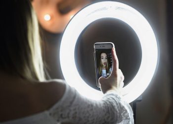 The Number of Americans Who Get Their News From Social Media Influencers Is Eye-Opening