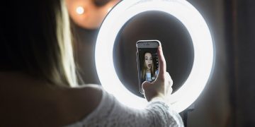 The Number of Americans Who Get Their News From Social Media Influencers Is Eye-Opening