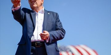‘Deep State’ Expert Explains How Trump Could Purge Unelected Bureaucrats