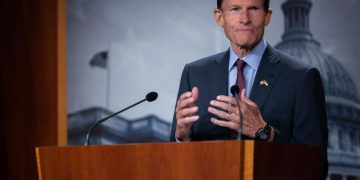 Senate subcommittee slams airlines for raking in billions on seat upgrades