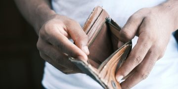 Report: Average American household has more than $10,000 in credit card debt