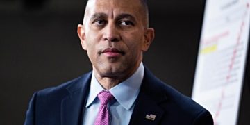 Democrat Leader Hakeem Jeffries Calls to Fight Trump’s Agenda ‘In the Streets’