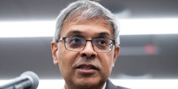 Maher: Bhattacharya Warned Against Lockdowns that Created a Lot of Distrust in Scientists