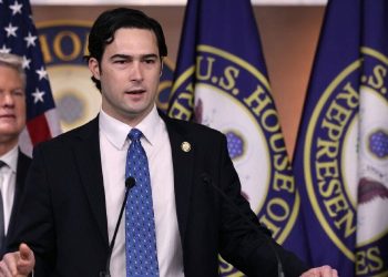 GOP Lawmakers Push to Impeach Obama-Appointed Judge for Trying to Block Deportations