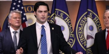 GOP Lawmakers Push to Impeach Obama-Appointed Judge for Trying to Block Deportations