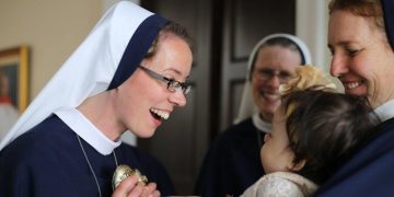 carmelite-sisters-nun-baby-child