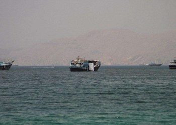 strait-hormuz-shipping-4